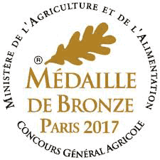 CONCOURS PARIS 2017 Médaille de Bronze vignerons cotes de Provence - Vin nature de Bandol aop produit sans pesticides, naturel, culture traditionnelle et raisonnée au domaine La Vivonne Côtes de Provence aoc 2022 meilleur bandol rouge et rosé vieux millésimes primés