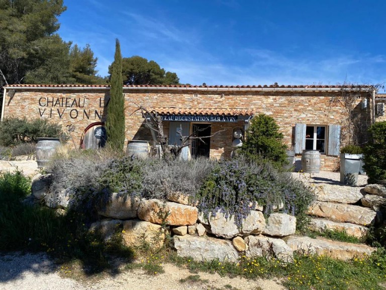 photo façade domaine Vivonne producteur de Bandol et cotes de Provence AOP le Castellet